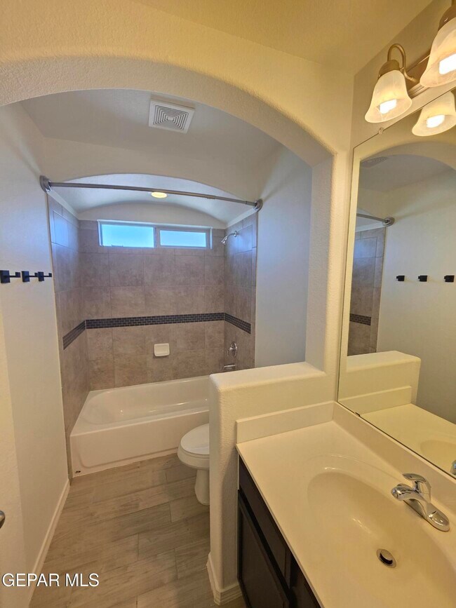 Building Photo - 7517 Red Cedar Dr