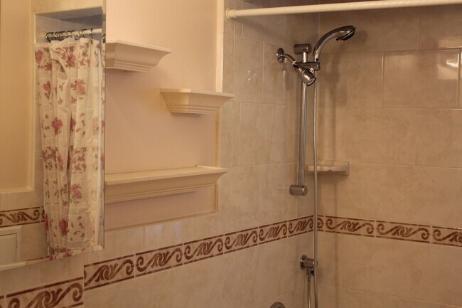 Building Photo - 14383 Mercedes