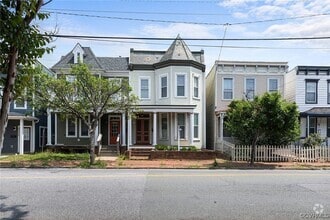 Building Photo - Huge 5 Bedroom House Next to VCU With Off ...
