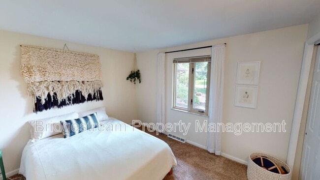 Building Photo - 2125 Belloak Dr