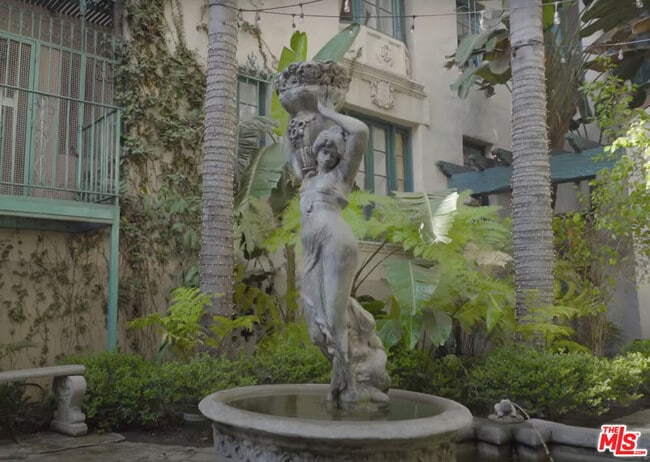 Building Photo - 640 S Bronson Ave