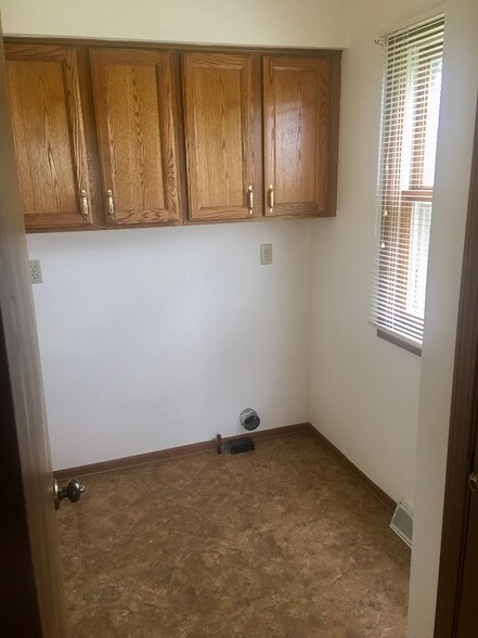 Laundry - W194S8390 Summeridge Ct