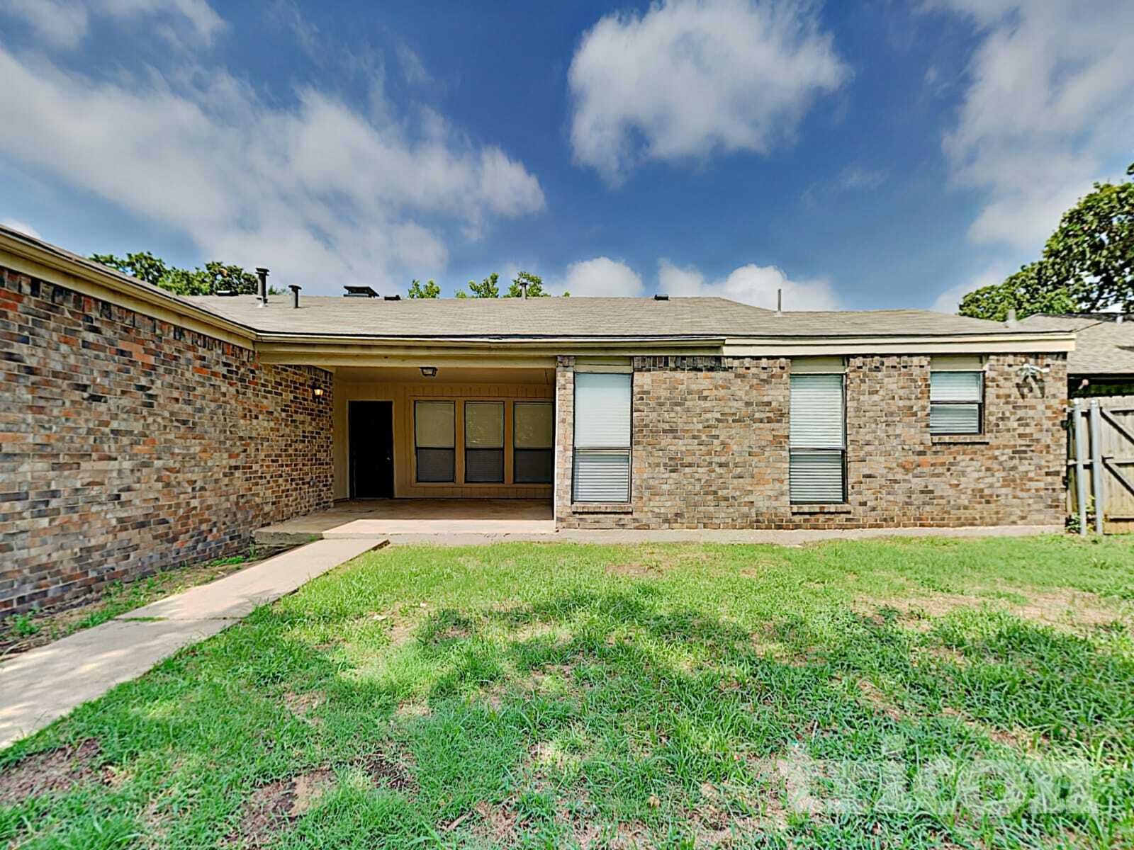 Building Photo - 5711 Calumet Dr