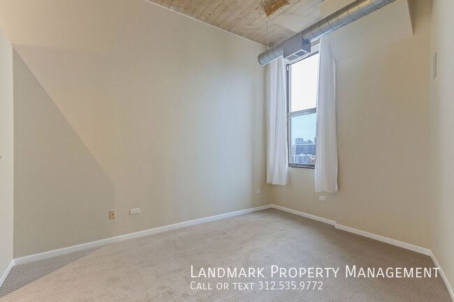 Building Photo - 758 N Larrabee-#820