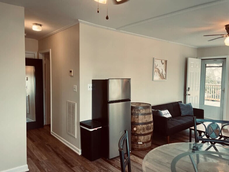 Building Photo - 14380 Calvert St