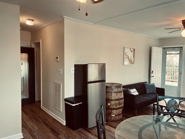 Building Photo - 14380 Calvert St