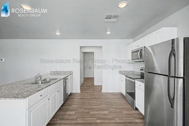 Building Photo - 3520 N La Paz Dr