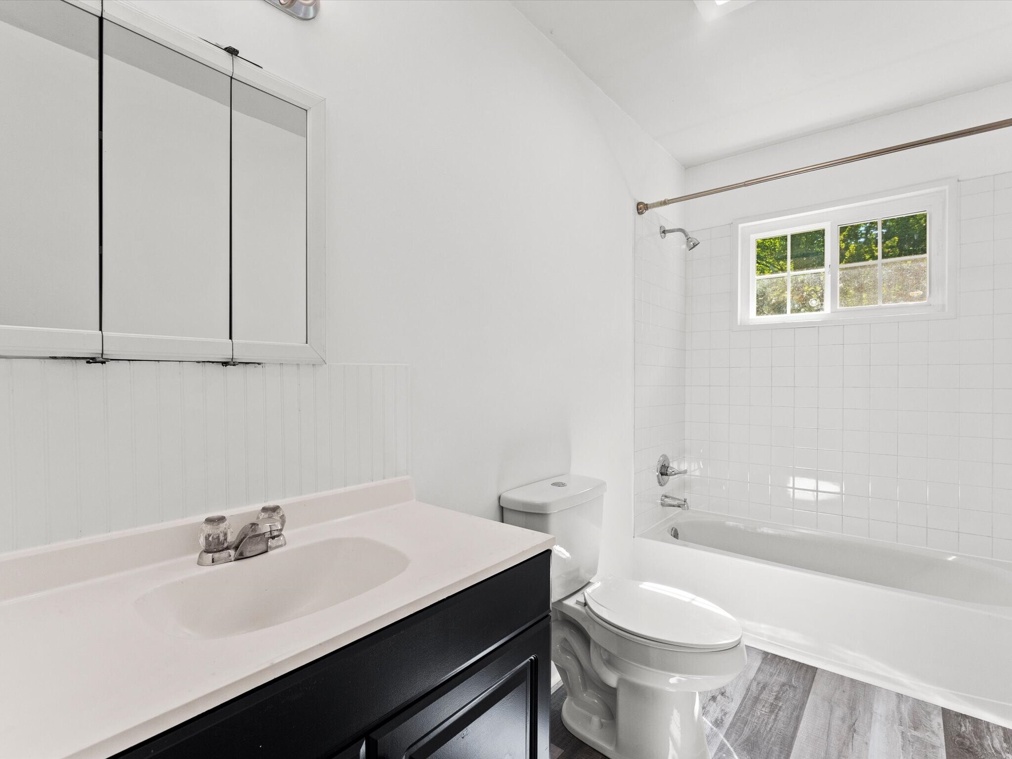 Building Photo - 3025 Glenan Dr