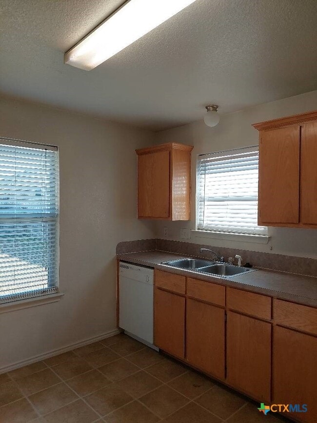 Building Photo - 3902 Bolivar Dr