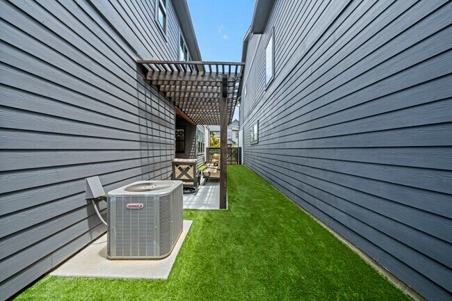 Building Photo - 18507 Parkland Square Pl
