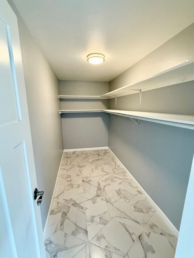 Building Photo - Spacious house in Bremerton.