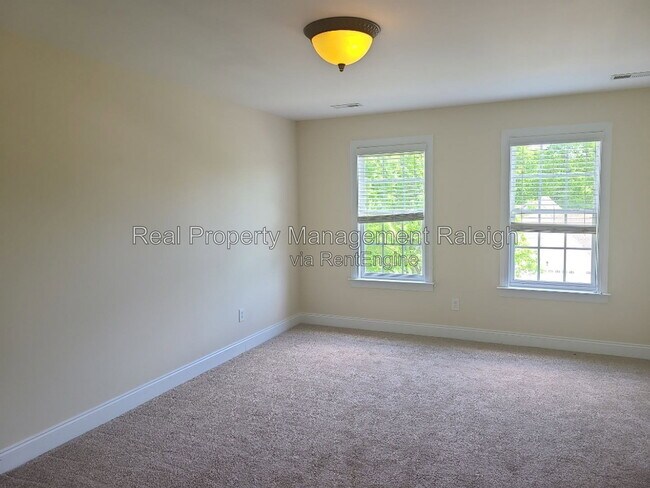 Building Photo - 7801 Kensington Manor Ln