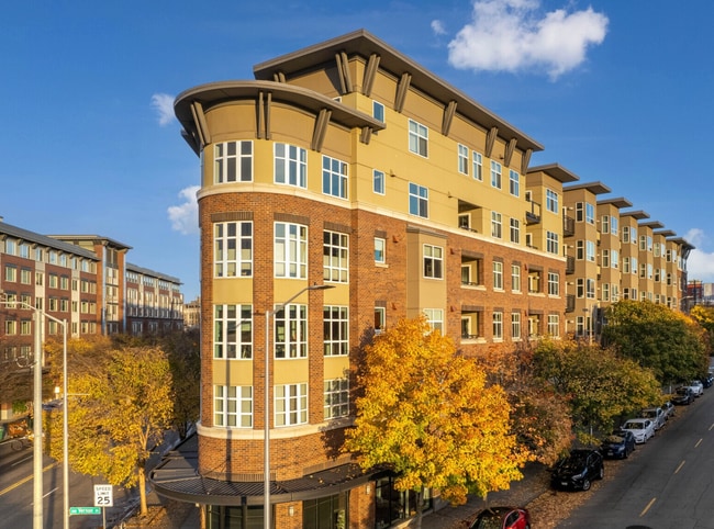 Building Photo - Spacious 1 Bedroom + Den in Canal Station ...