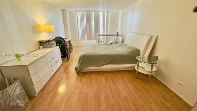 Building Photo - 230 174th St