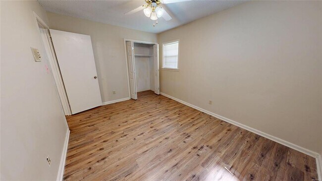 Building Photo - 2112 Cottingham Dr