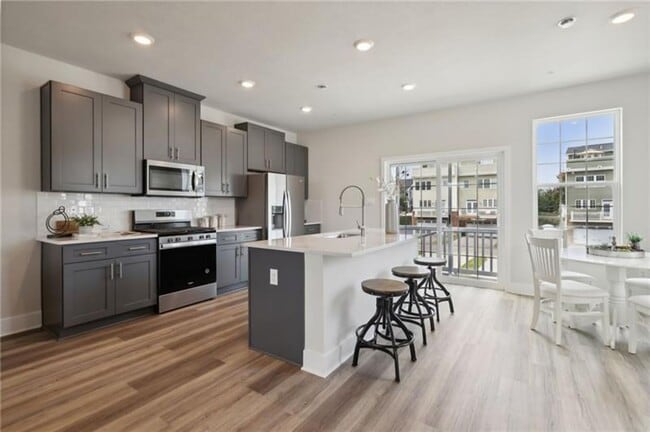Building Photo - Luxury End-Unit Townhome with 4 Bedrooms &...