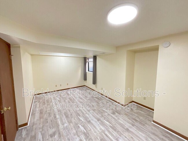 Building Photo - 7993 Scarborough Dr