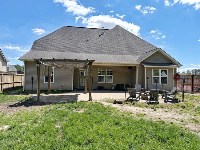 Building Photo - 703 Stagecoach Dr