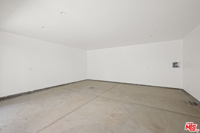 Building Photo - 11010 Hortense St