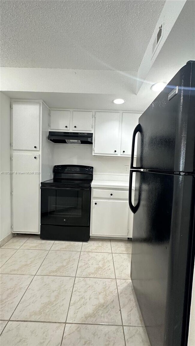 Building Photo - 12760 Vista Isles Dr
