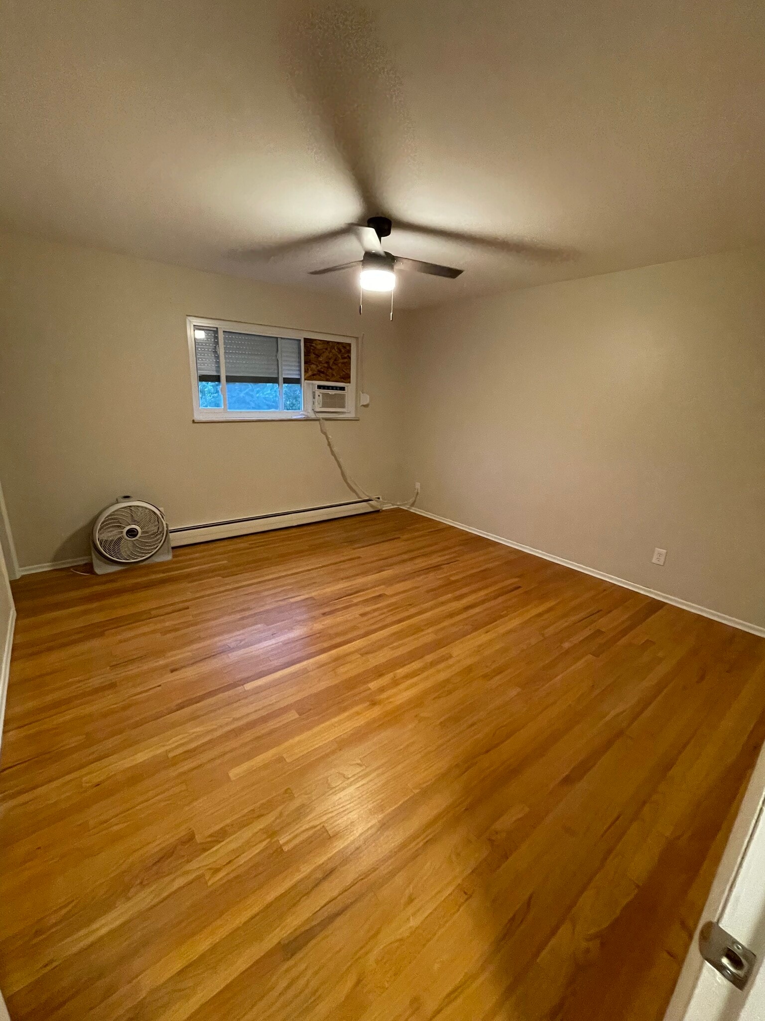 Master - 33 Minden Cir
