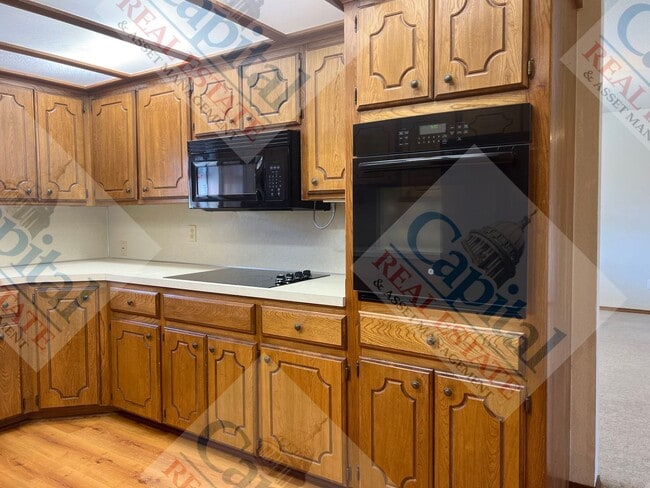 Building Photo - Country Beauty