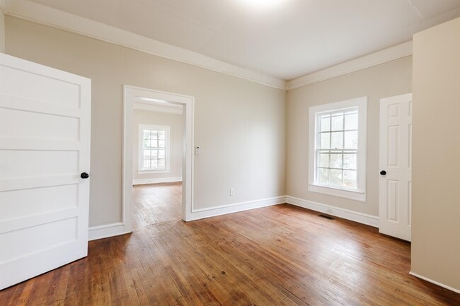 Building Photo - 22 E 7th St