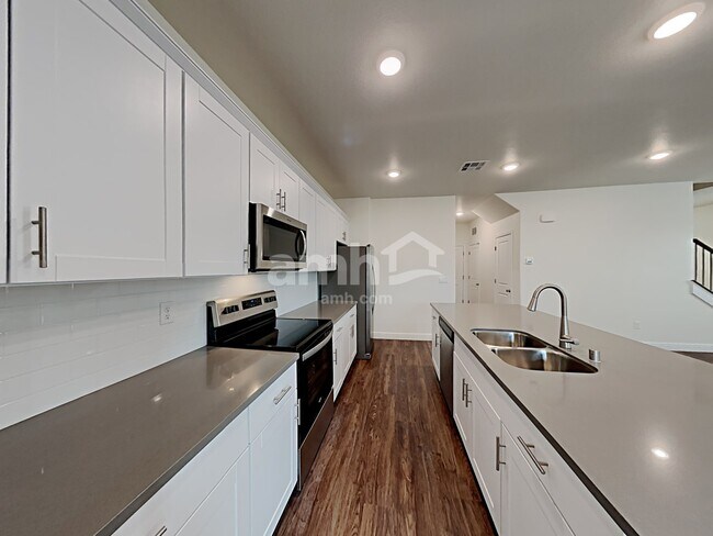 Building Photo - 6222 W Calle Lingo