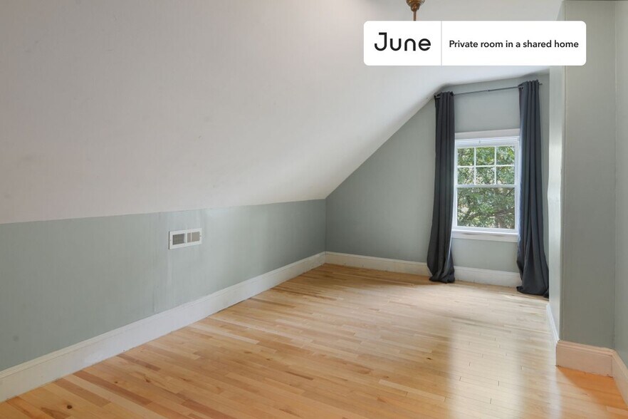Building Photo - Room in Shared 7 bed/2.5 bath home