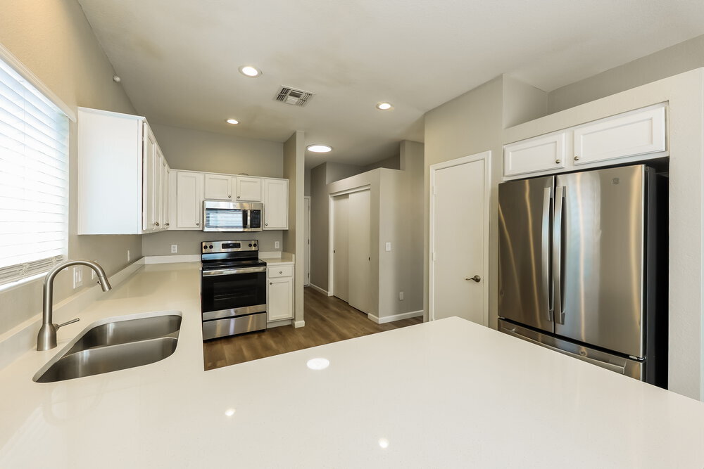 Building Photo - 1750 W Union Hills Dr