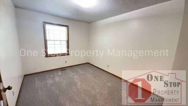 Building Photo - Beautiful 4 Bedroom 2.5 Bathroom in Olathe
