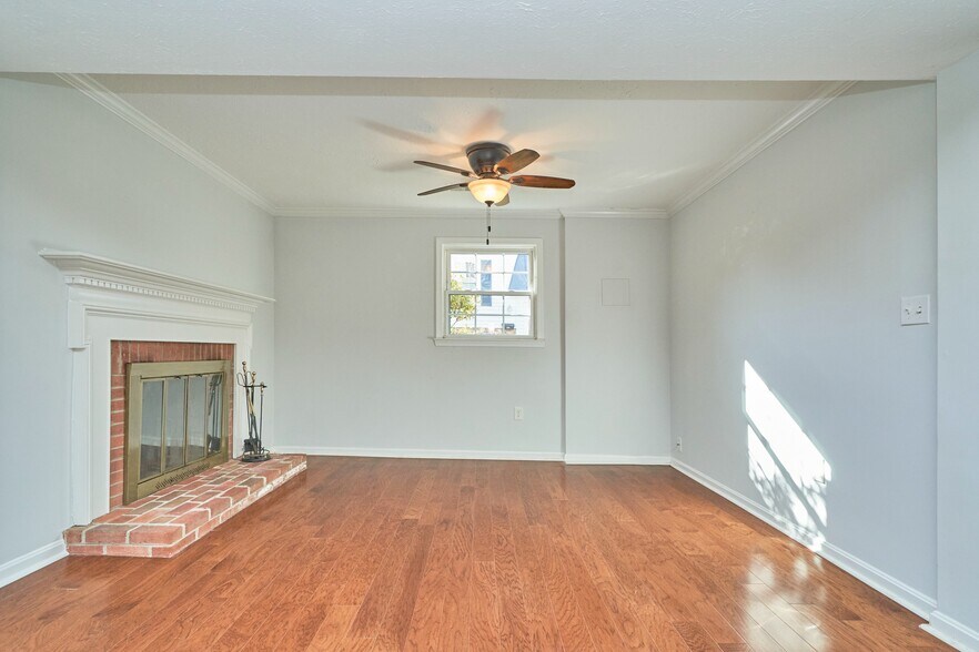 Building Photo - 8038 Sleepy View Ln