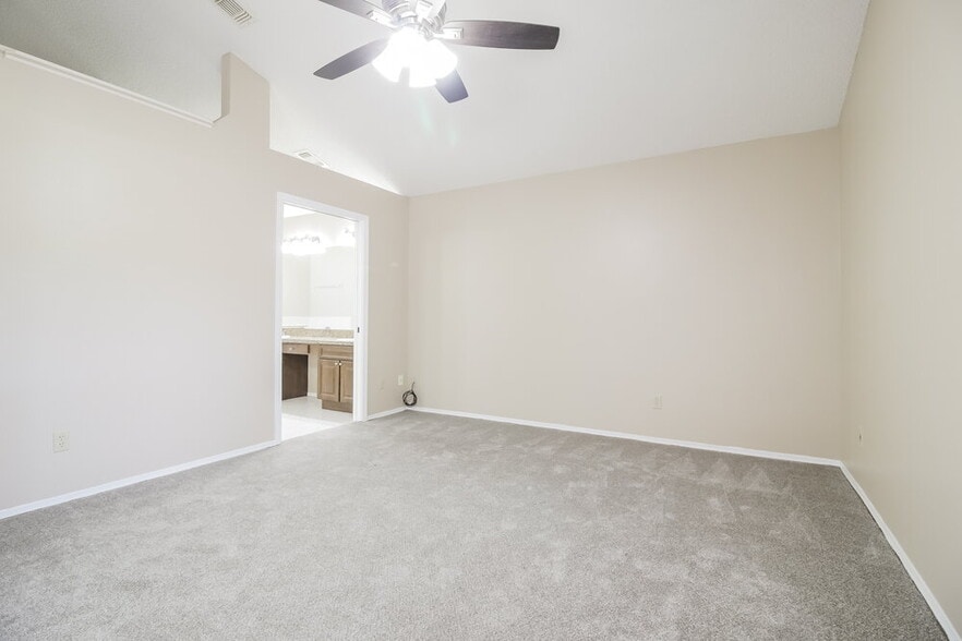 Building Photo - 164 Lakebreeze Cir