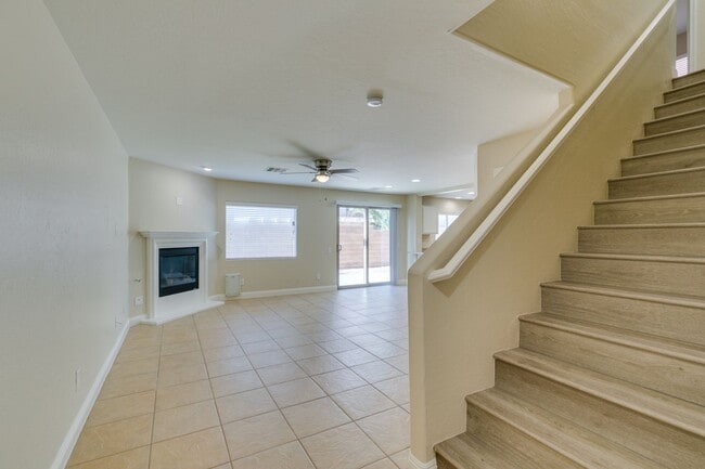 Building Photo - Upgraded spacious 4bedroom home near Mountains Edge!