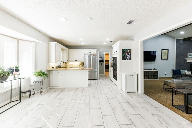 Building Photo - Discover Your Oasis: Spacious 3-Bed Lubboc...