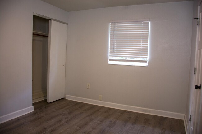 Building Photo - 86 Hurwood Ave