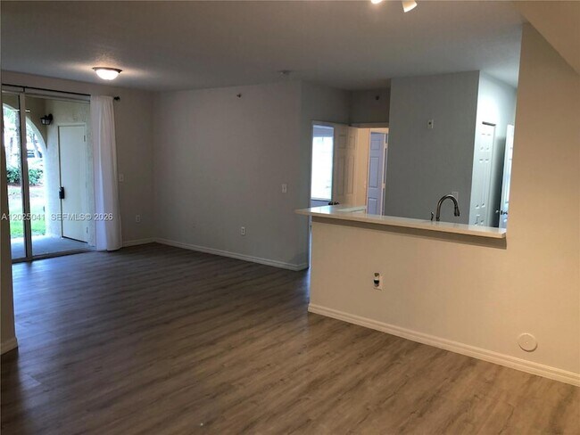 Building Photo - 2544 Centergate Dr