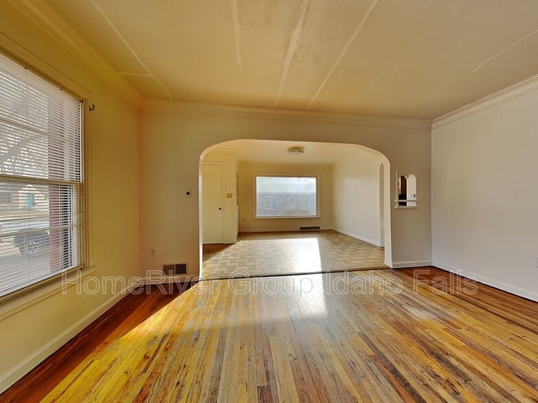 Building Photo - 420 8th St