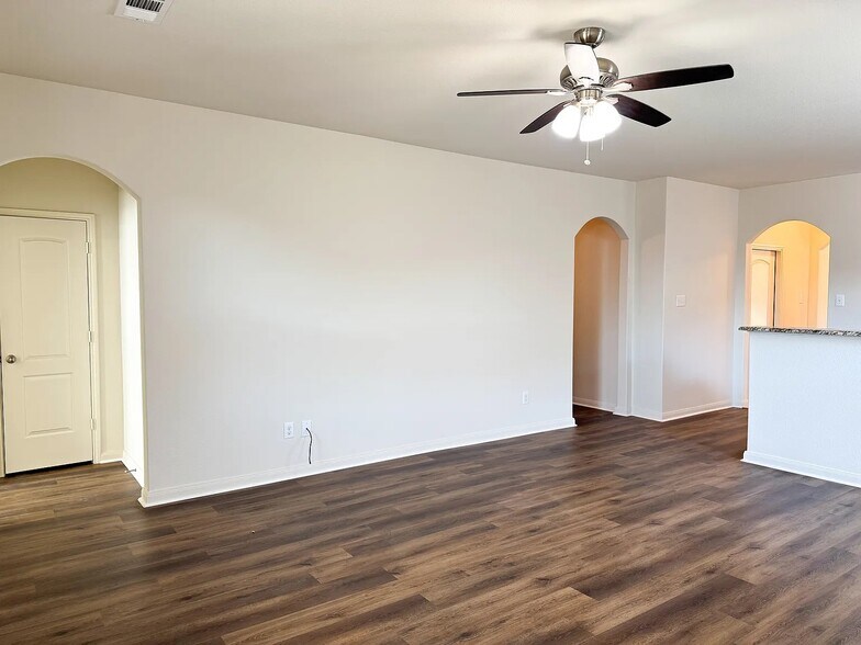 Building Photo - 1627 White Mountain Way