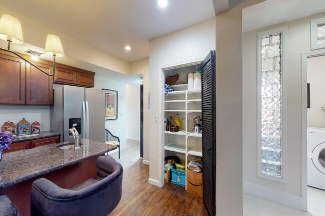 Building Photo - 2002 Ridgemont Rd