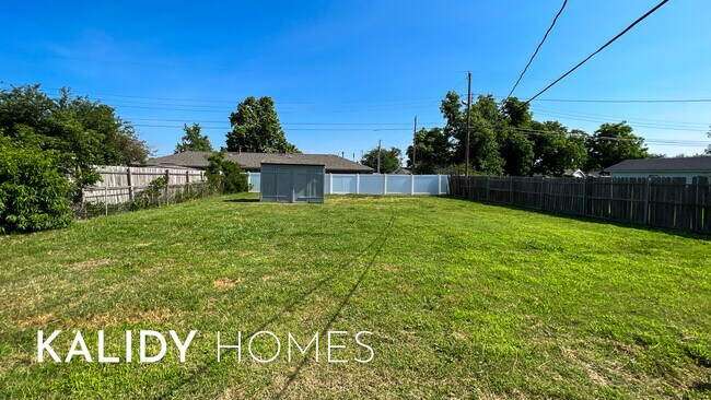 Building Photo - 2825 SW 76th St