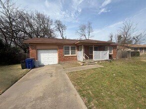 Building Photo - 301 Charles Ln