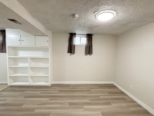 Building Photo - 416 Cornell Dr