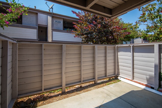 Building Photo - 9209 Village Glen Dr