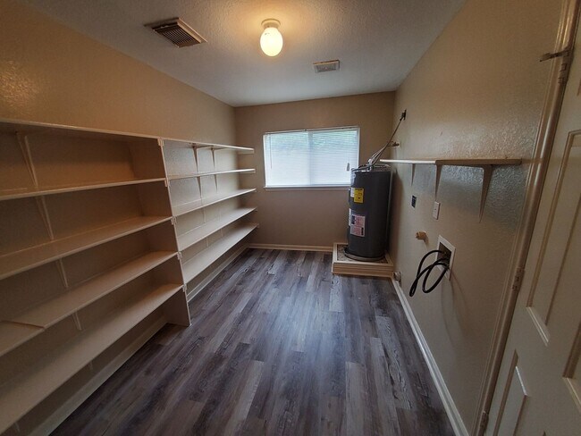 Building Photo - 14819 Mountainside Ridge