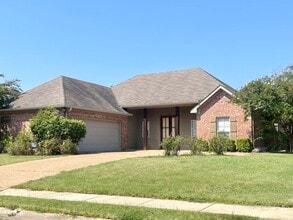 Building Photo - 3/2 for Rent in Ashbrooke of Gluckstadt!