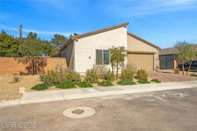 Building Photo - 2706 Song Pt Ave