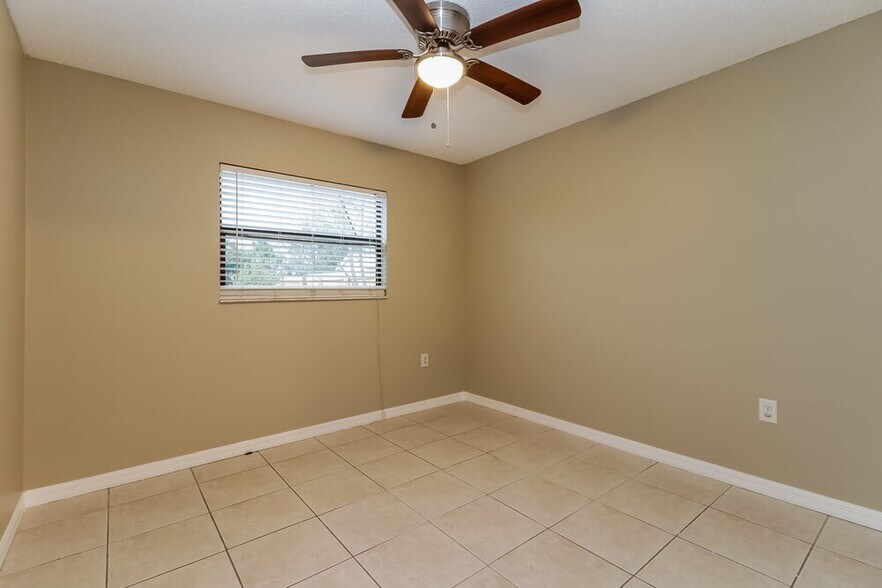 Building Photo - 1305 Jambalana Dr