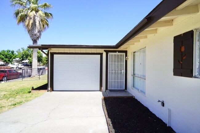 Building Photo - Wonderful 3 Bedroom, 2 Bath home in Sacram...