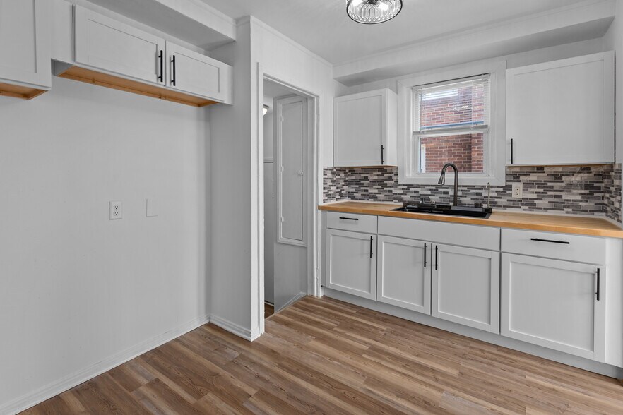 Building Photo - 11336 Minock St